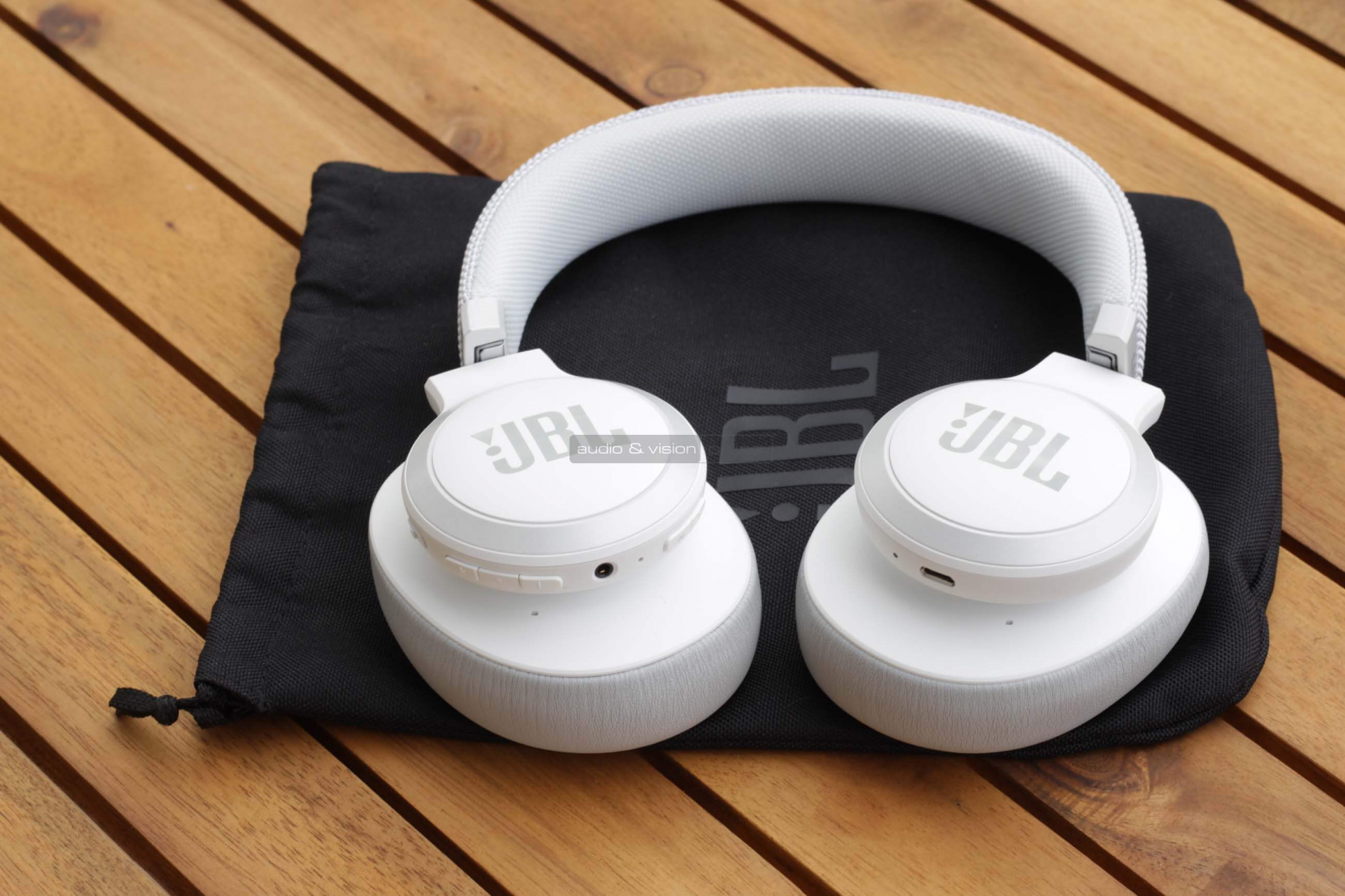 JBL LIVE 650BTNC aktív zajzáras Bluetooth fejhallgató