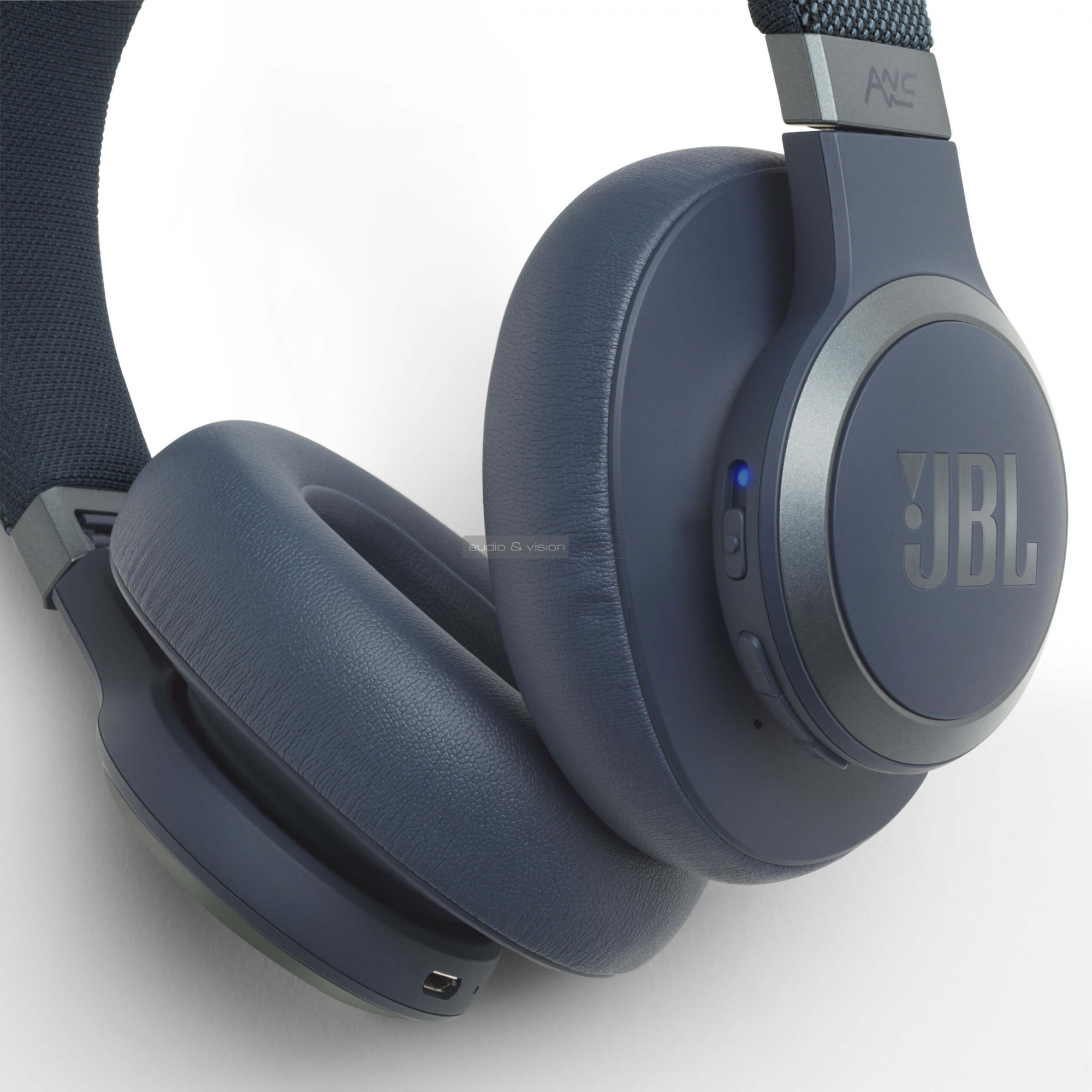 JBL LIVE 650BTNC aktív zajzáras Bluetooth fejhallgató