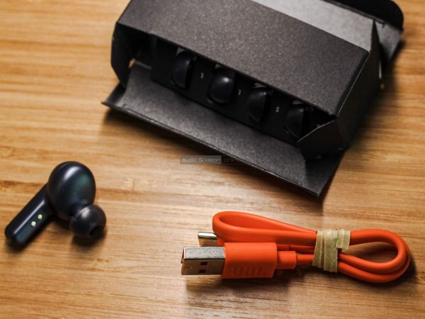 JBL Live Pro 2 TWS aktív zajzáras Bluetooth fülhallgató tartozékok