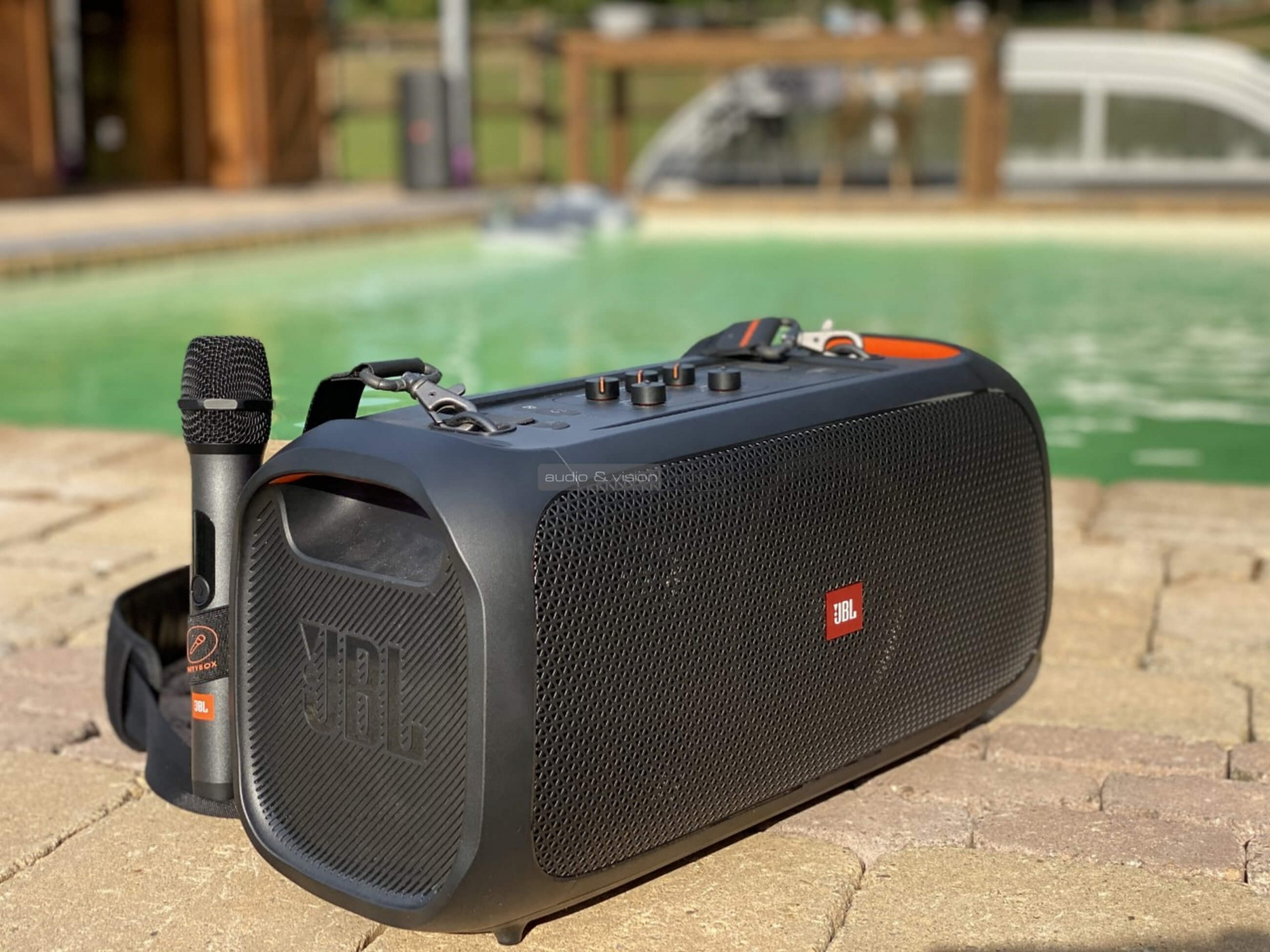 Jbl partybox on the go. Party Box one the go. JBL PARTYBOX on-the-go как разобрать.