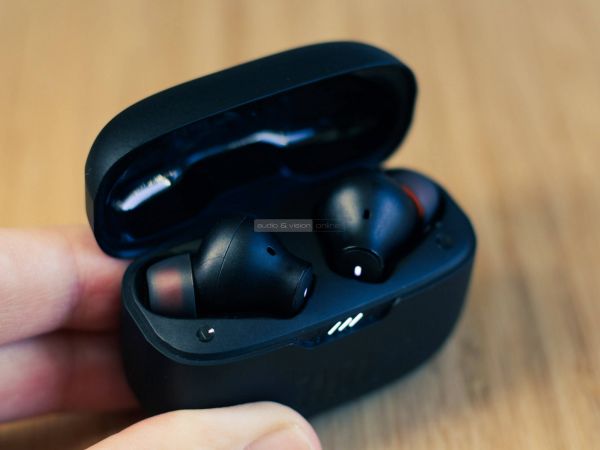 JBL TUNE 230NC TWS Bluetooth fülhallgató