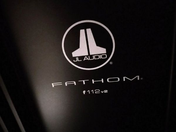 JL Audio Fathom f112v2 aktív mélyláda hátlap