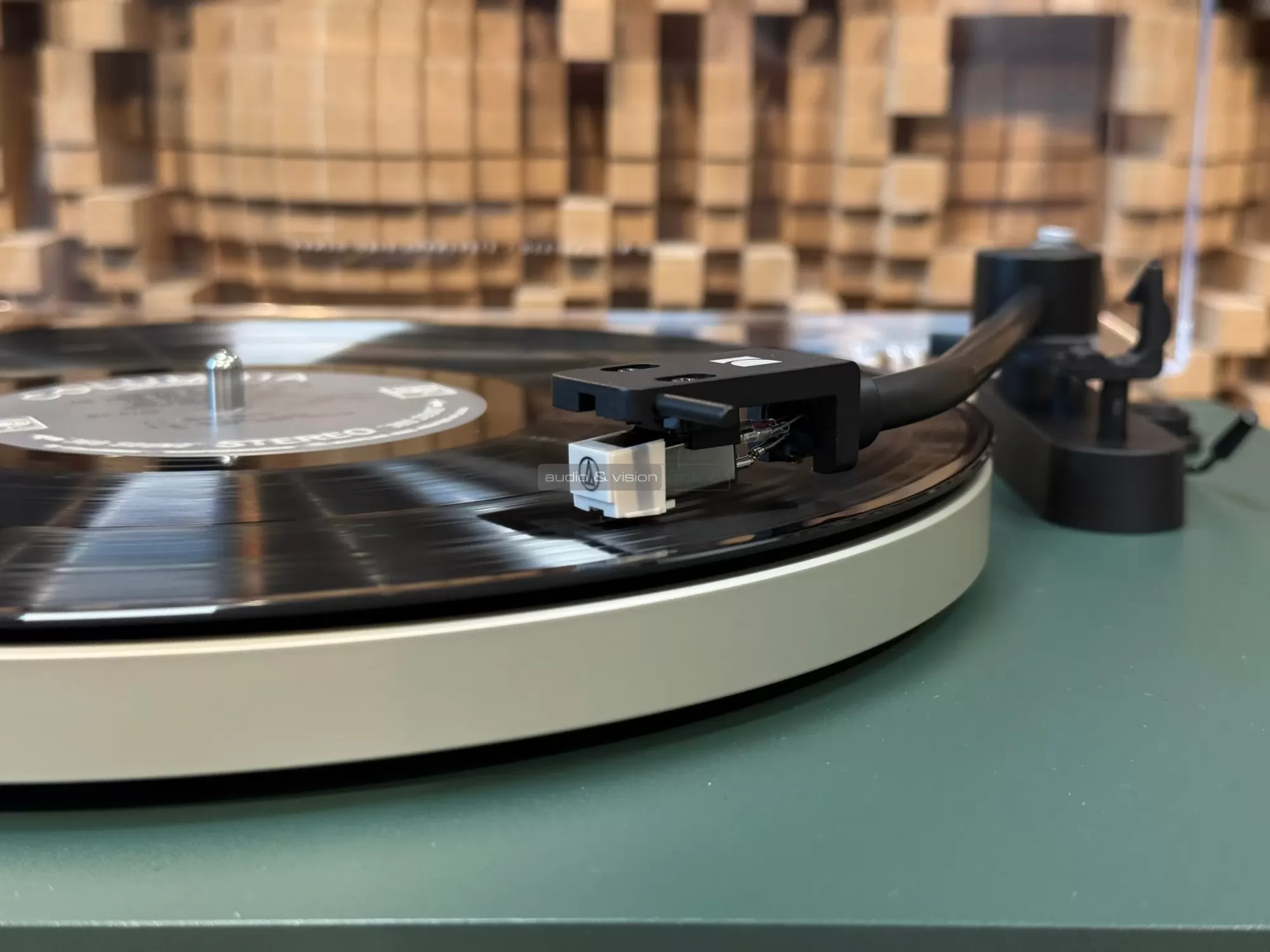 Kanto OBI3 G2 vinyl lemezjátszó Audio-Technica