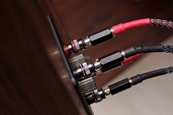 KEF R3 hangfal csatlakozó