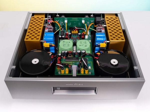 Kinki Studio EX-M7 sztereó végfok
