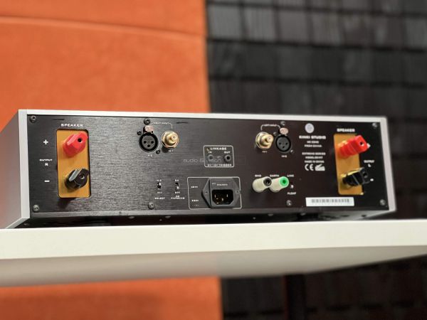 Kinki Studio EX-M7 sztereó végfok hátlap