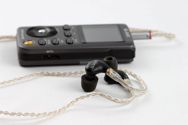 Lotoo PAW 5000 MkII mobil zenelejátszó és Oriveti New Primacy fülhallgató