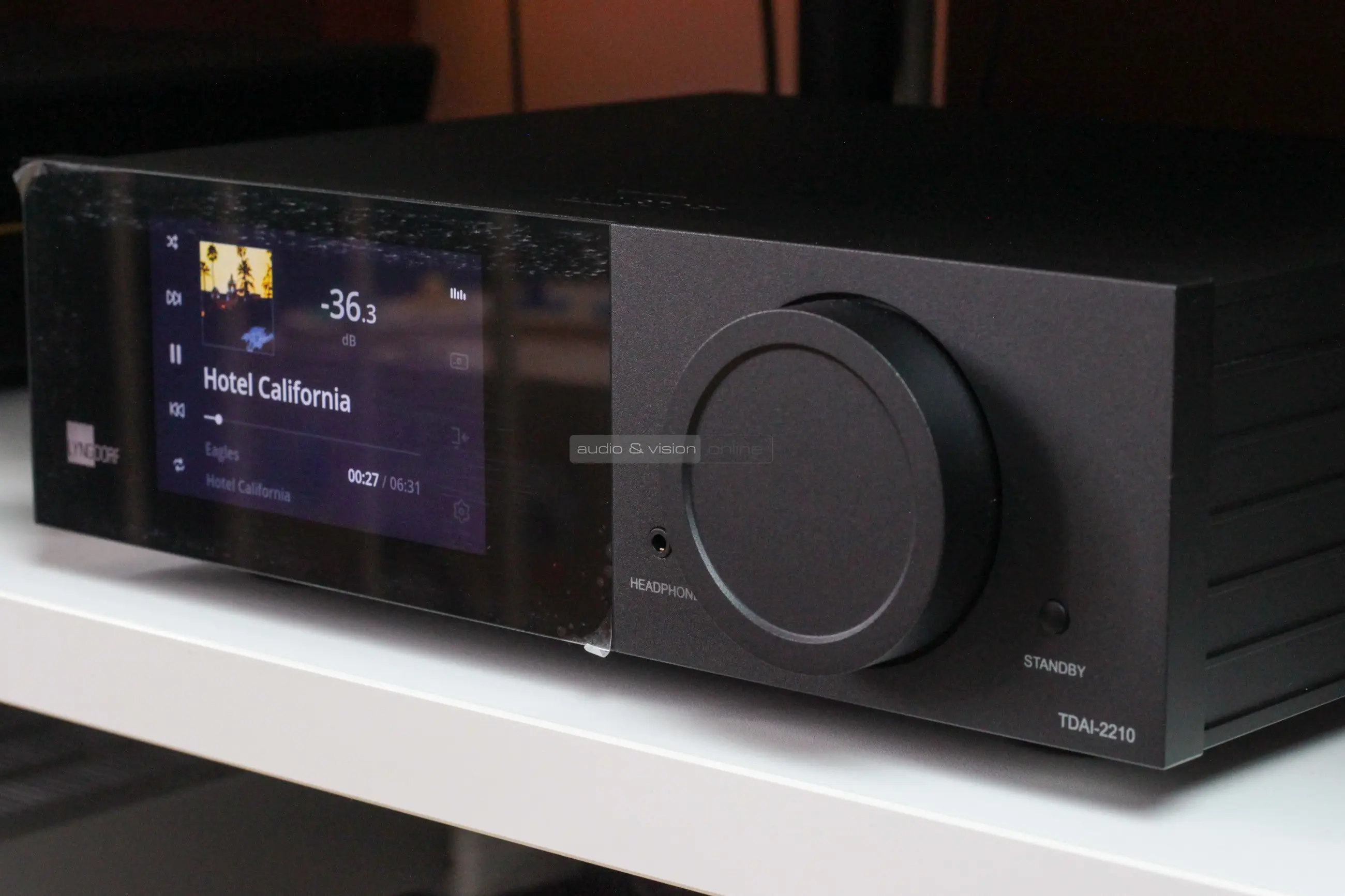 Lyngdorf Audio TDAI-2210 hálózati sztereó erősítő