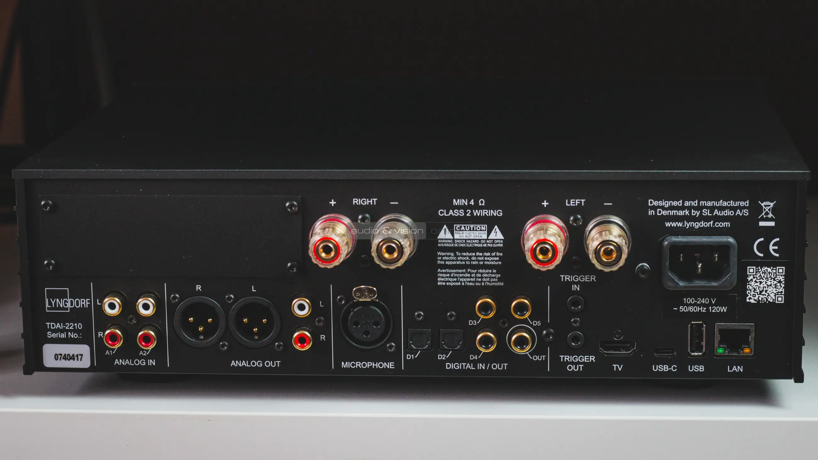 Lyngdorf Audio TDAI-2210 hálózati sztereó erősítő hátlap