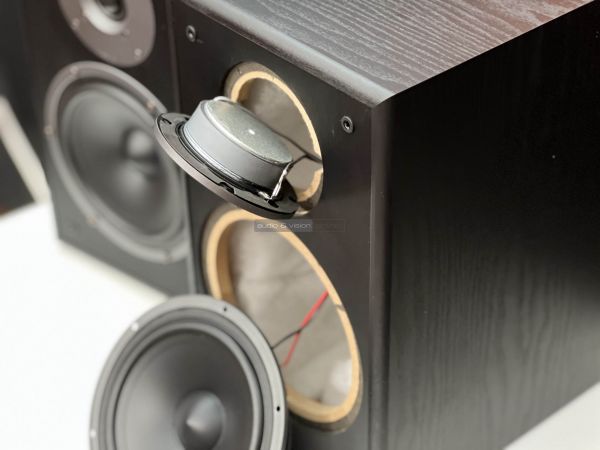 Magnat Monitor S 30 hangfal magassugárzó