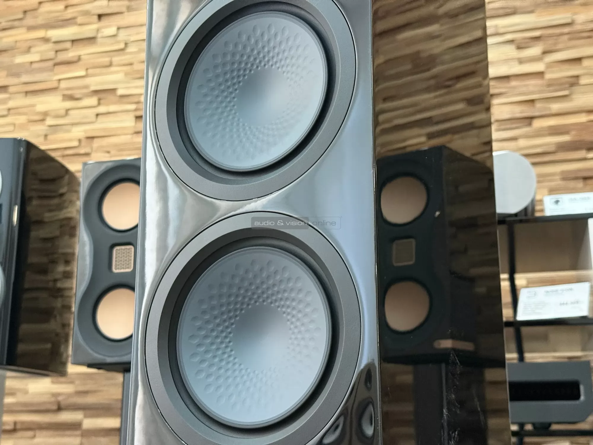 Monitor Audio Silver 300 8G hangfal mélysugárzók