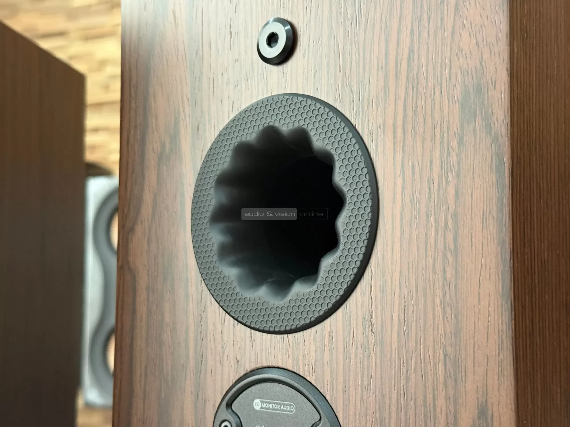 Monitor Audio Silver 50 8G hangfal reflex port