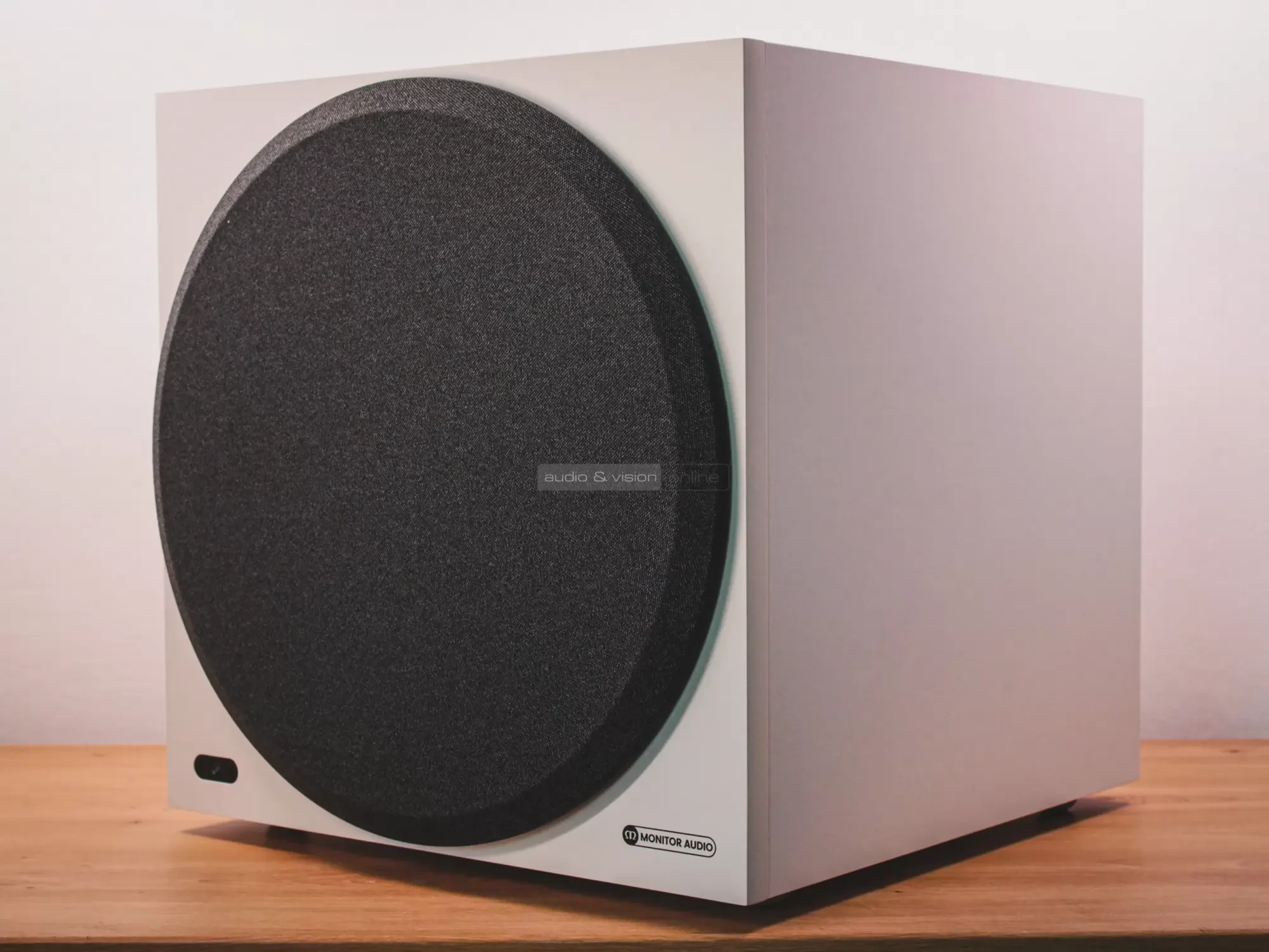 Monitor Audio Vestra W12 mélyláda hangszóró selyem