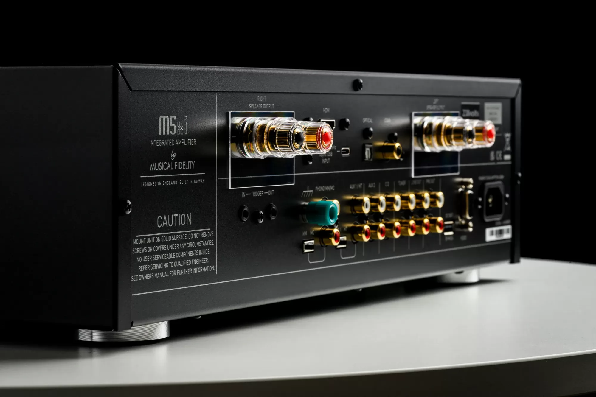 Musical Fidelity M5xi sztereó erősítő hátlap