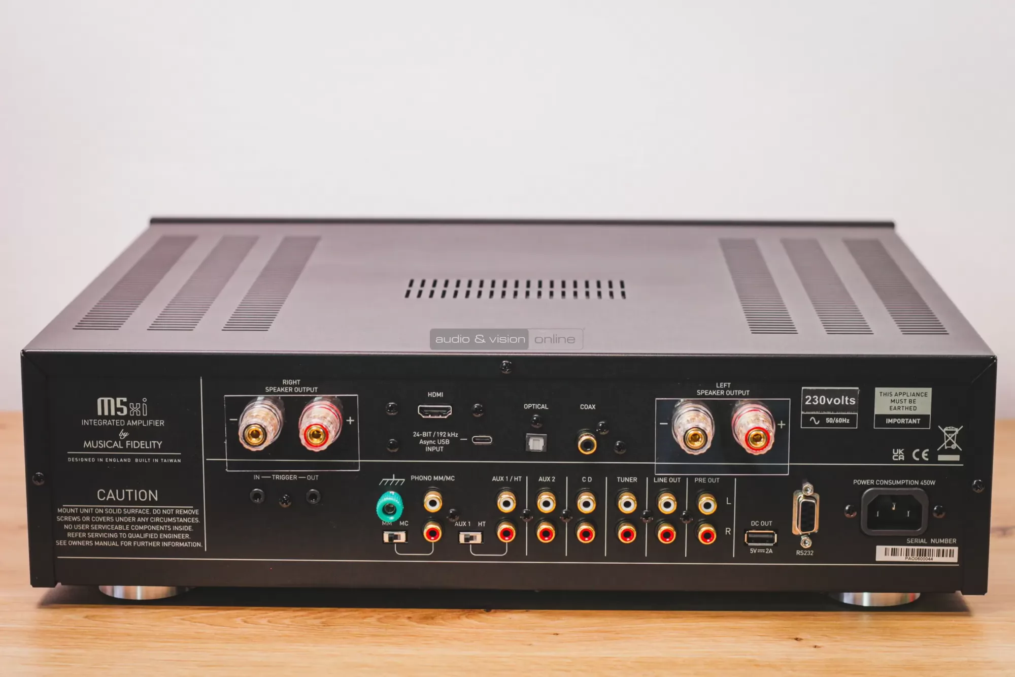 Musical Fidelity M5xi sztereó erősítő hátlap