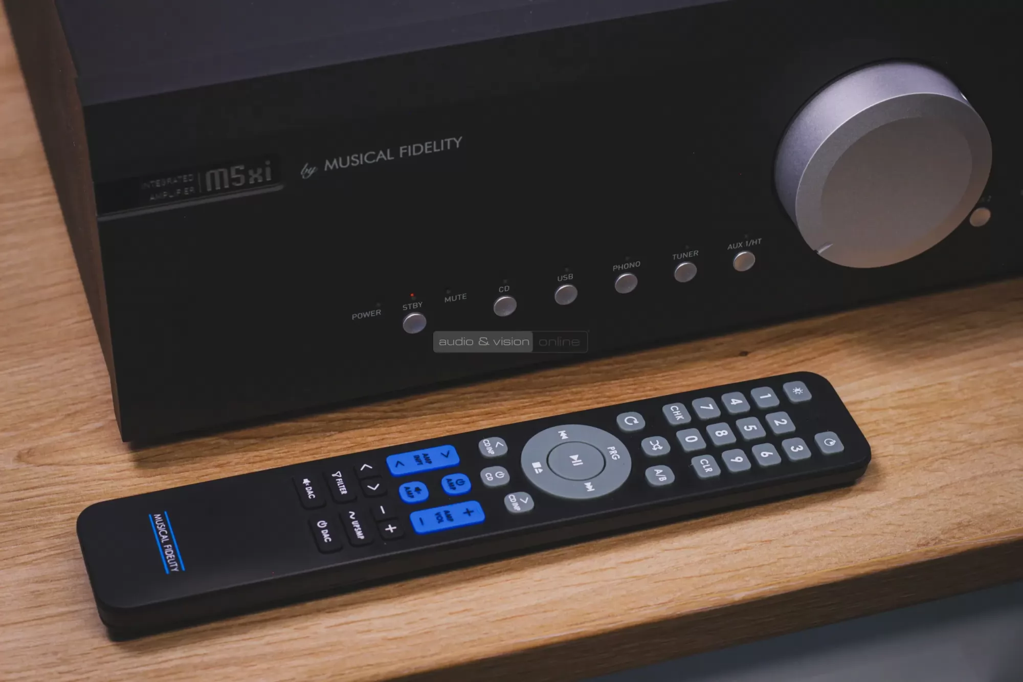 Musical Fidelity M5xi sztereó erősítő távirányító