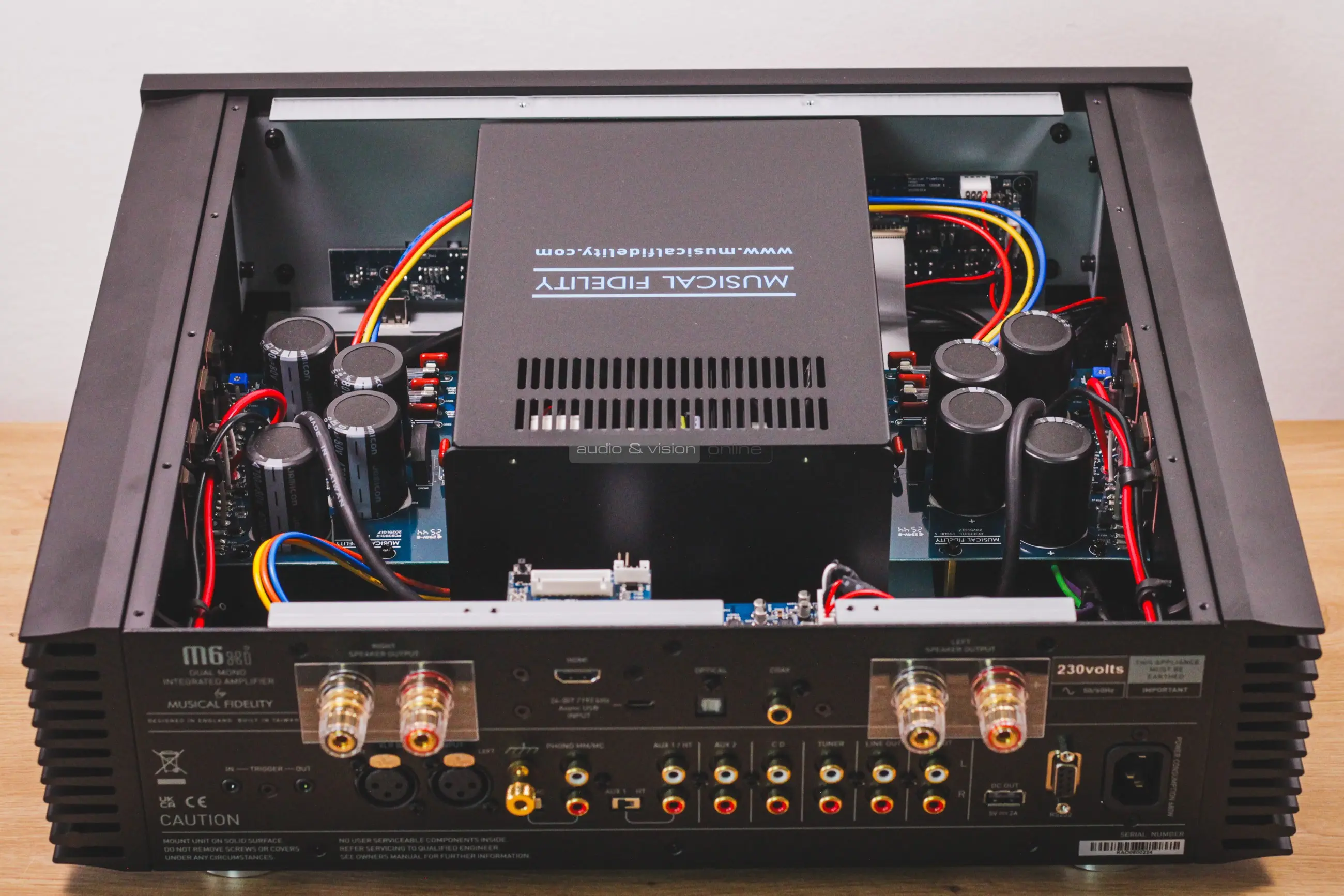Musical Fidelity M6xi sztereó erősítő hátlap