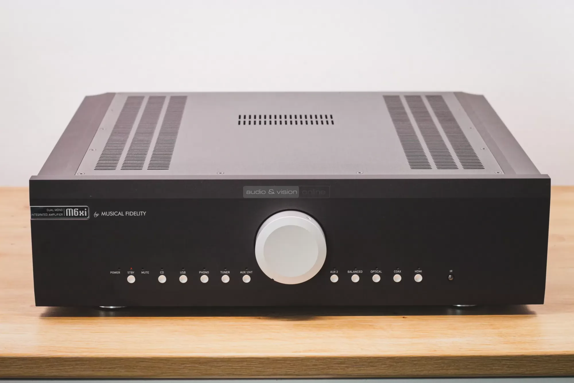 Musical Fidelity M6xi sztereó erősítő front