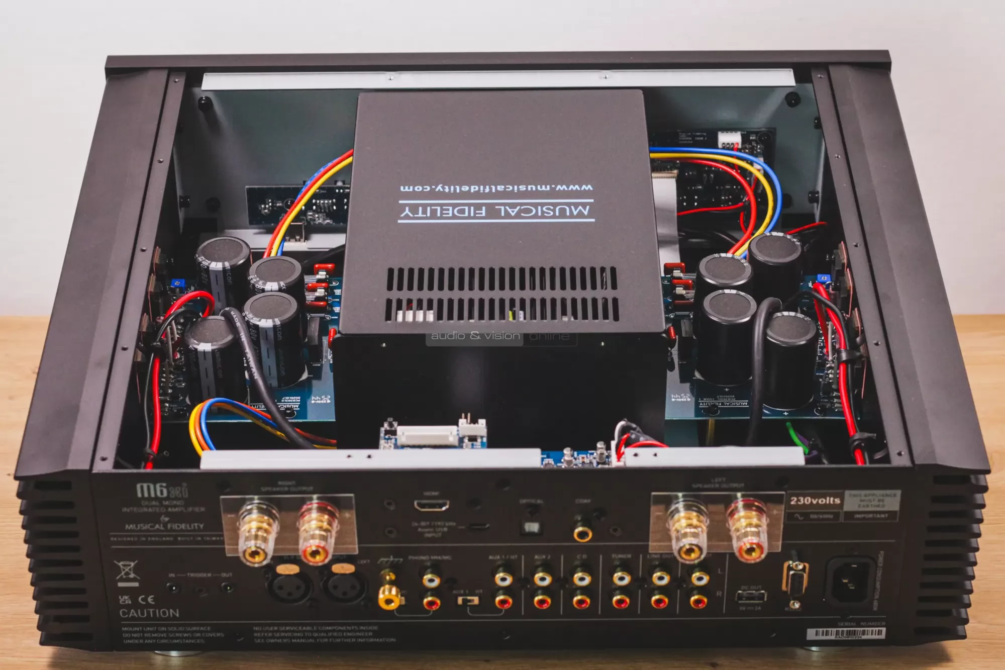 Musical Fidelity M6xi sztereó erősítő hátlap