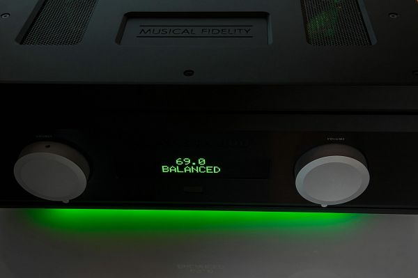Musical Fidelity Nu-Vista 800 sztereó erősítő