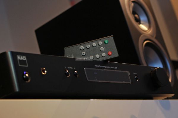NAD C 338 hibrid digitális sztereó erősítő