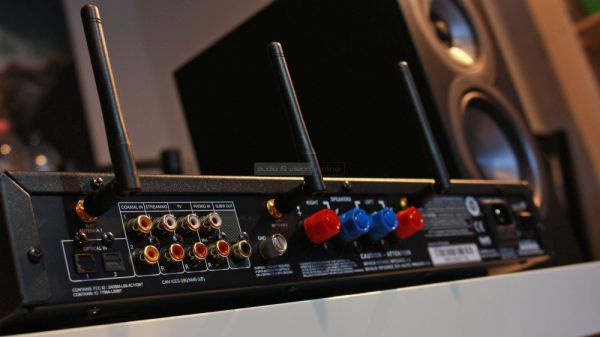 NAD C 338 hibrid digitális sztereó erősítő hátlap
