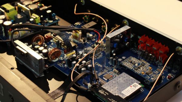 NAD C 338 hibrid digitális sztereó erősítő belső