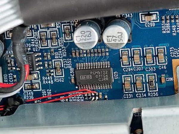 NAD M10 V2 hálózati sztereó erősítő