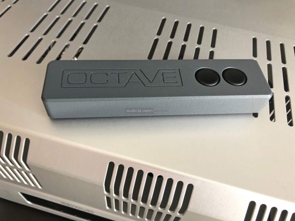 OCTAVE V 40 SE csöves sztereó erősítő távvezérlő