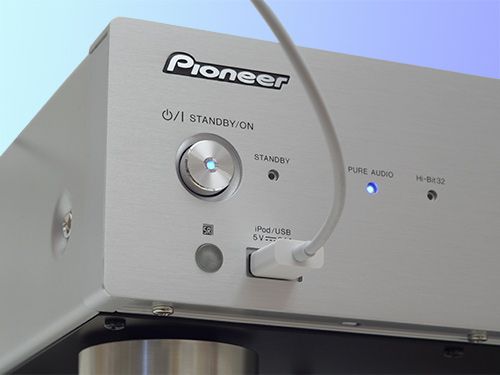 Pioneer N-50 hálózati médialejátszó előlapi USB