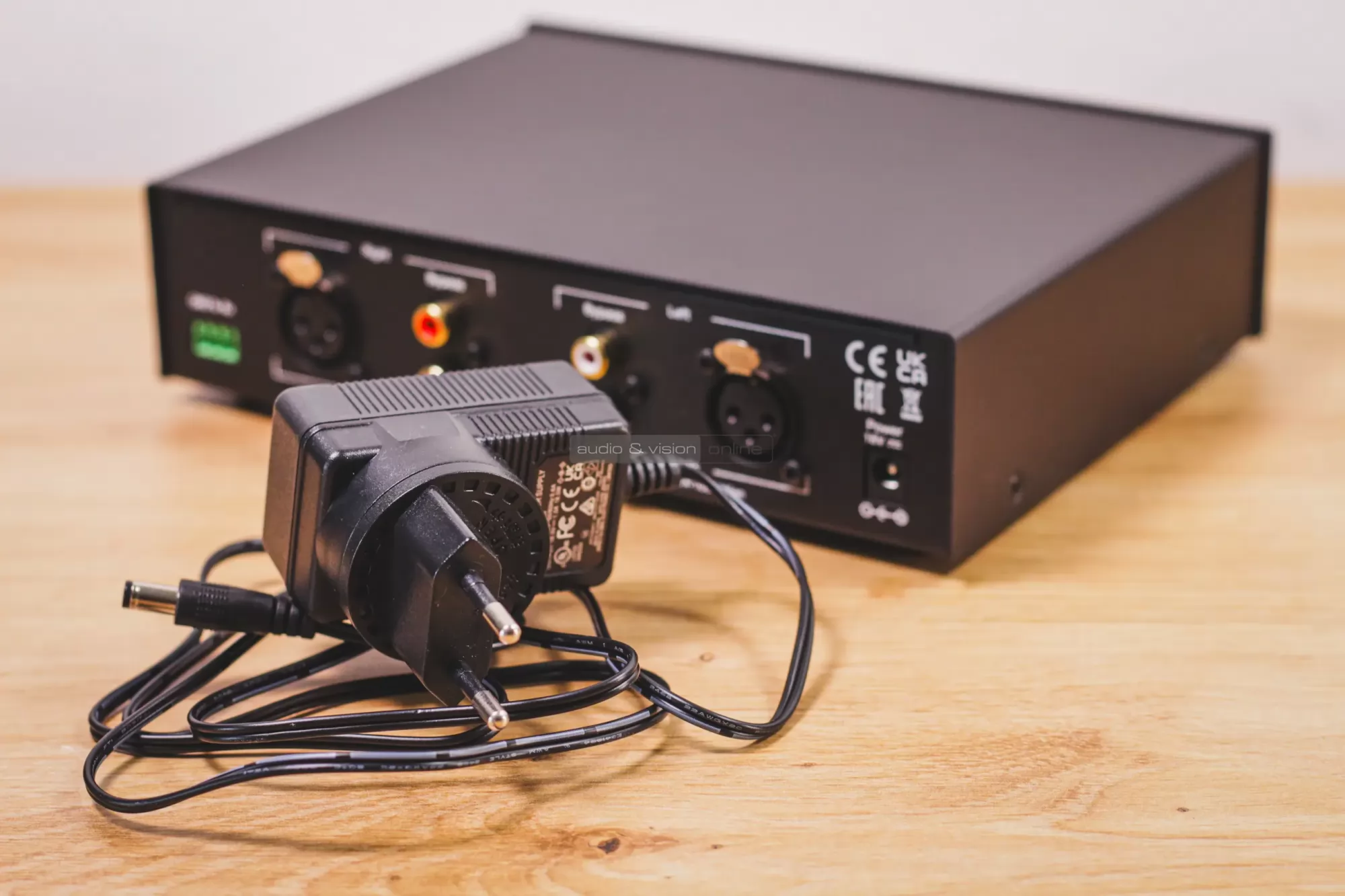Pro-Ject Head Box S3 B fejhallgató erősítő tápegység