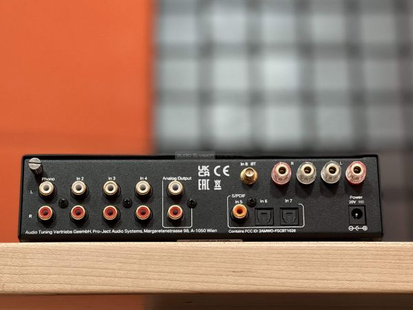 Pro-Ject MaiA S3 sztereó erősítő hátlap