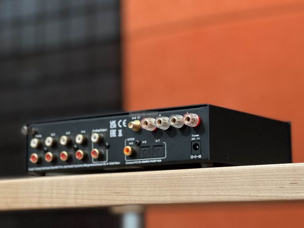Pro-Ject MaiA S3 sztereó erősítő hátlap