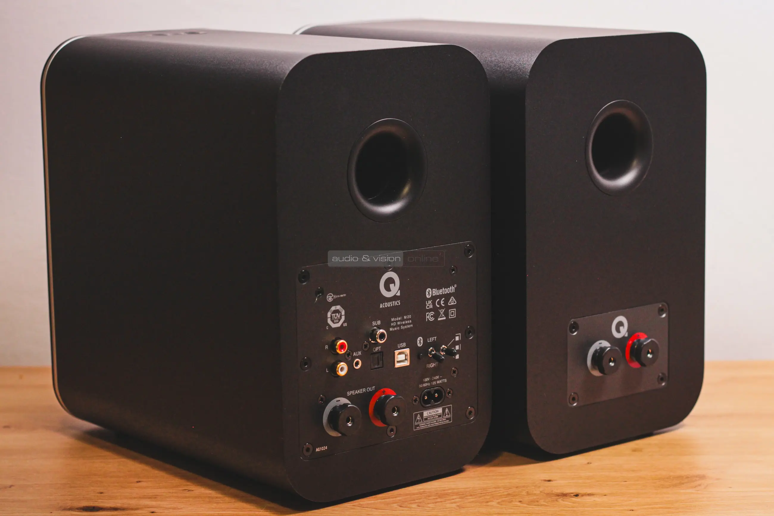 Q Acoustics M20 HD aktív hangfal hátlap