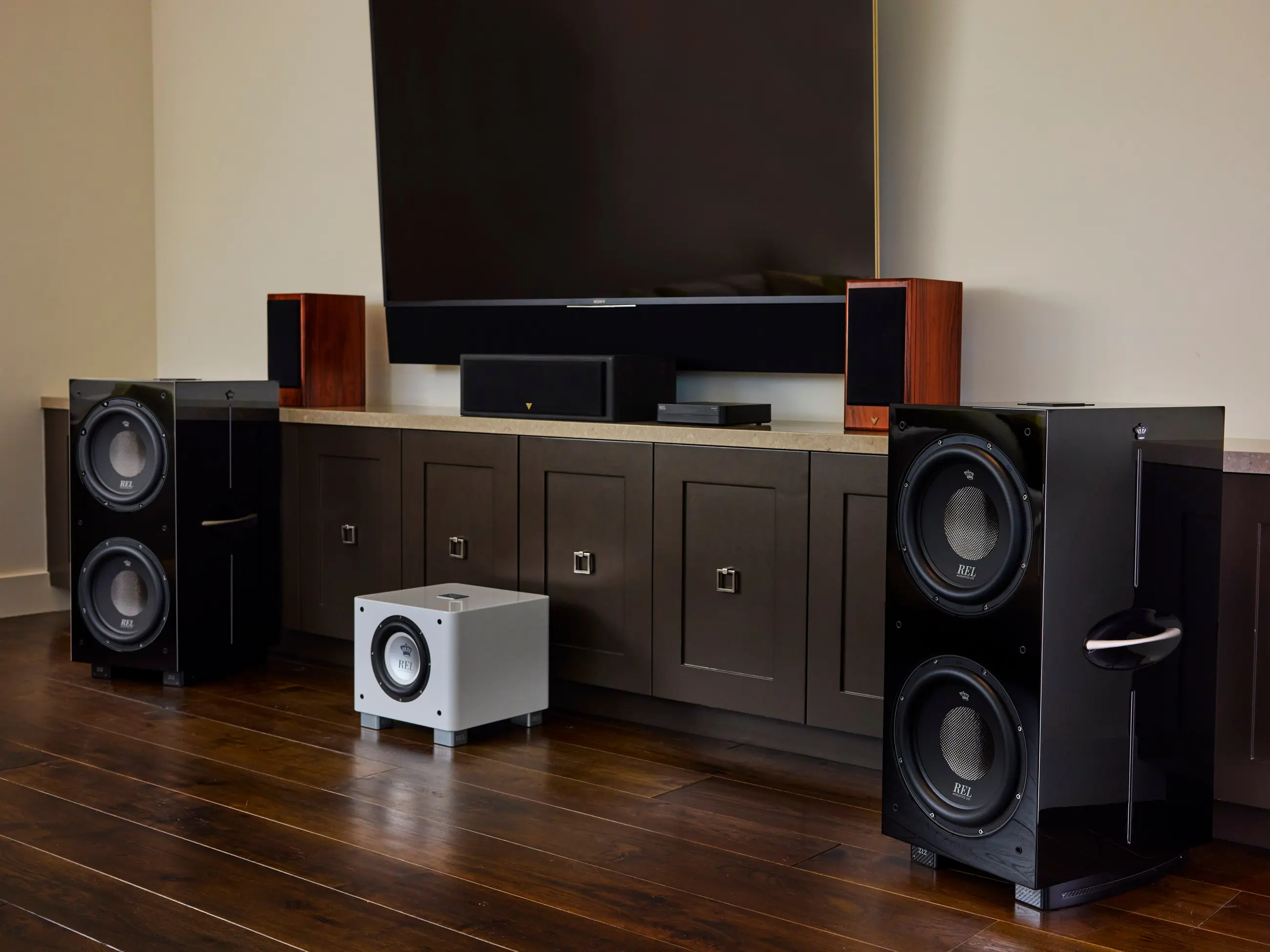 REL 212 Black Label mélyládák