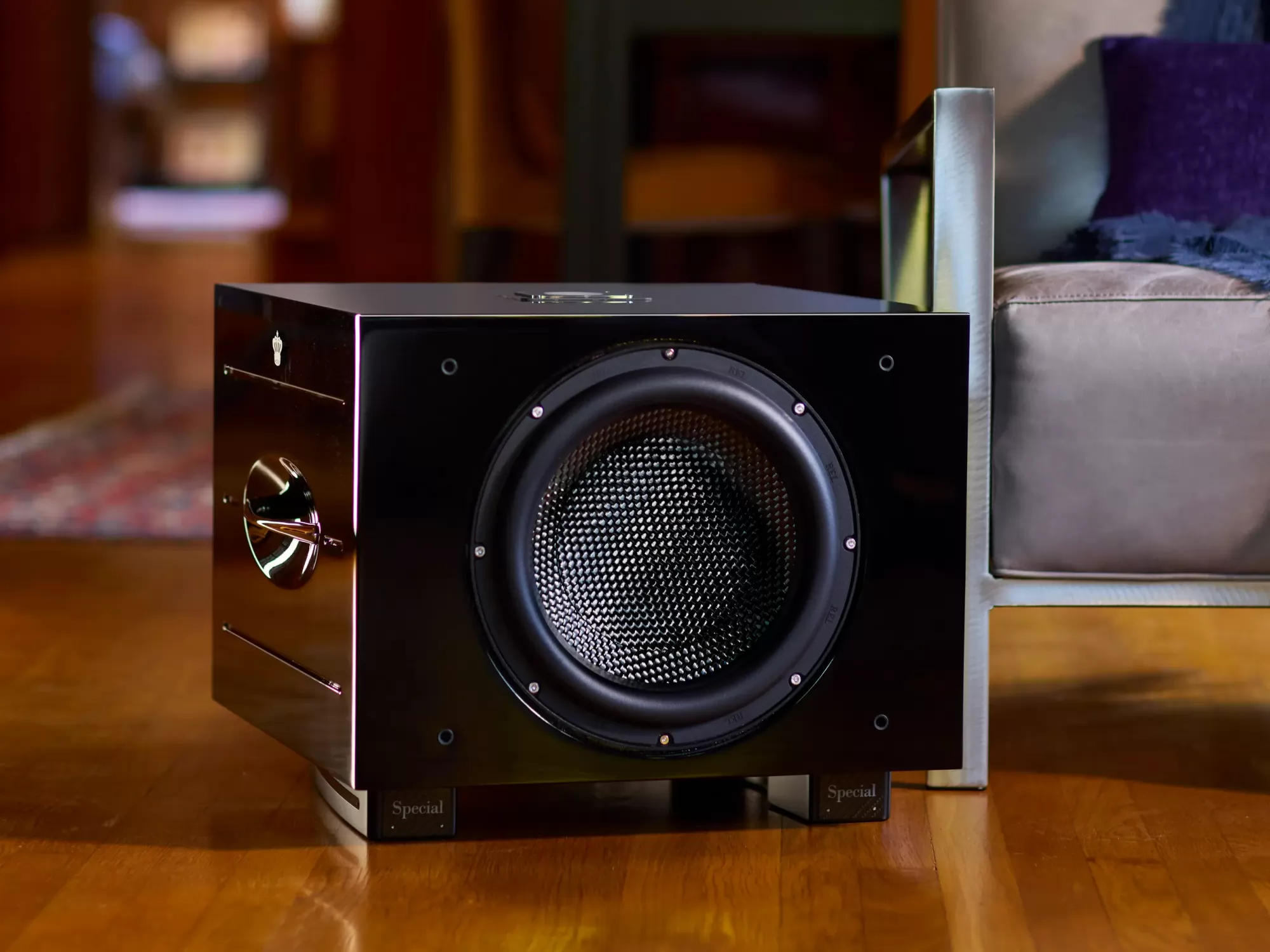 REL Carbon Special Black Label mélyláda