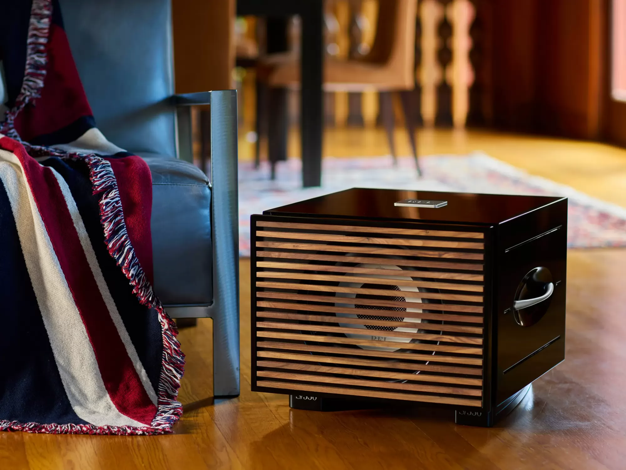 REL S/550 mélyláda