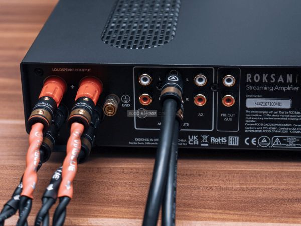 Roksan Attessa Streaming Amplifier hálózati sztereó erősítő hátlap