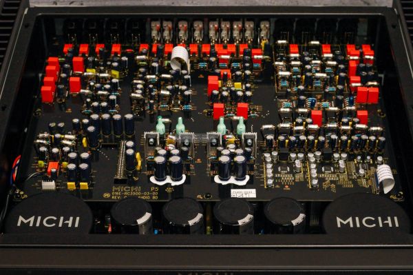 Rotel Michi P5 high end előfok