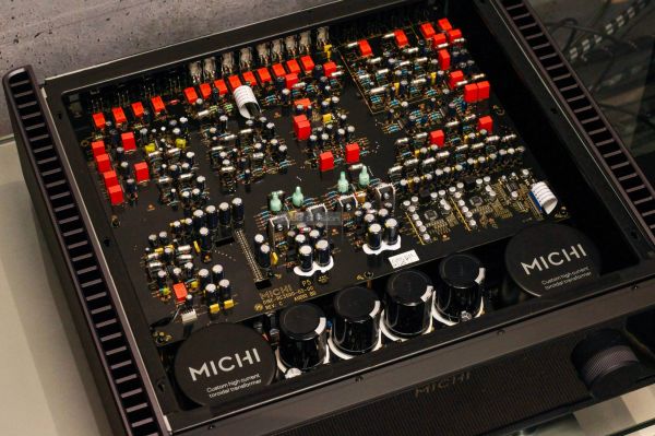 Rotel Michi P5 high end előfok