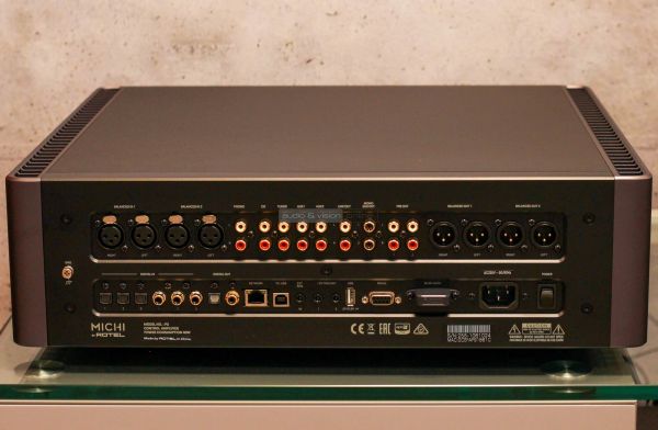Rotel Michi P5 high end előfok hátlap