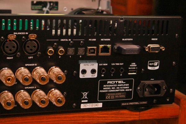 Rotel RA-1572MKII sztereó erősítő hátlap