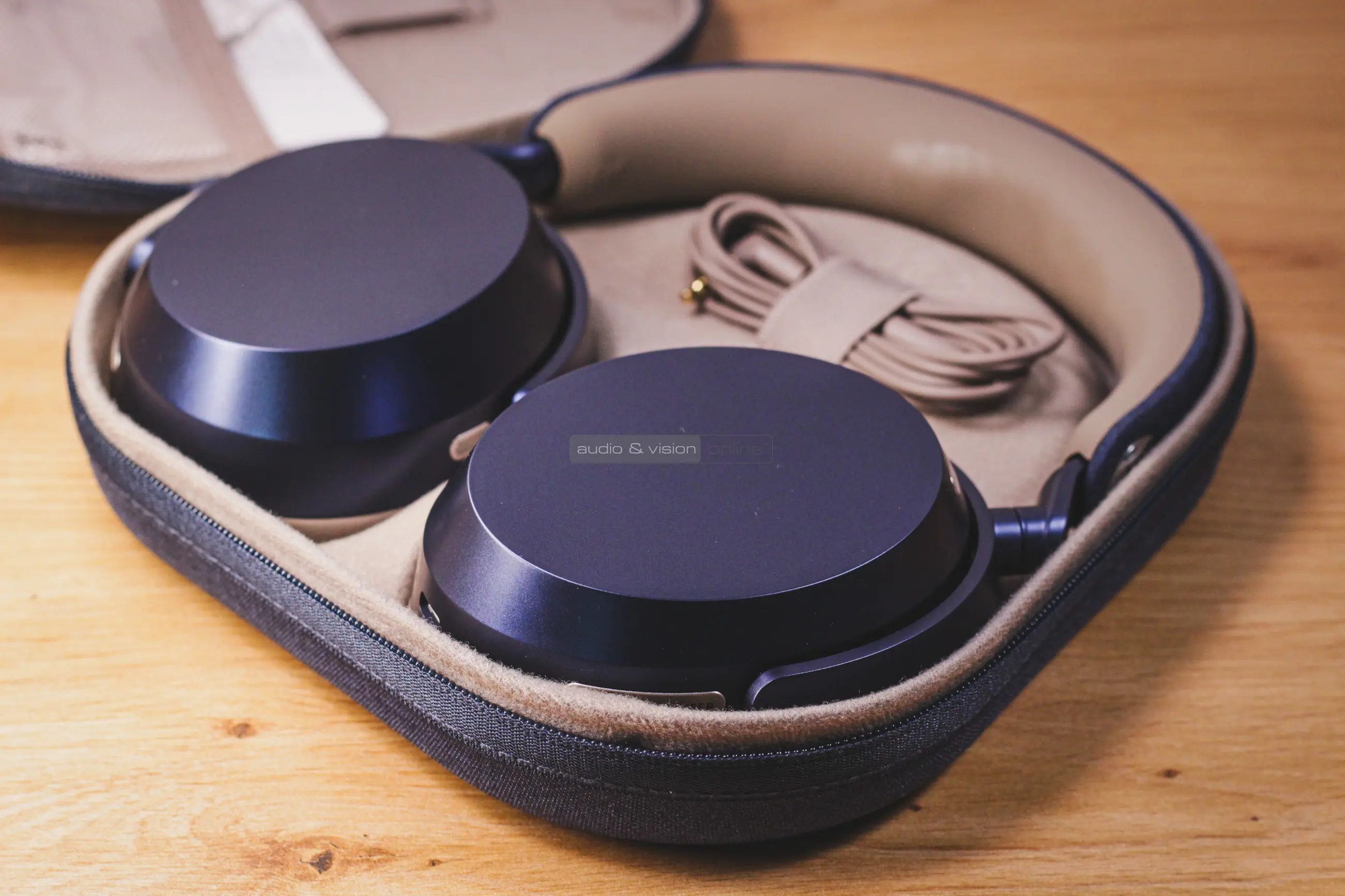 Sennheiser MOMENTUM 5 Wireless Bluetooth fejhallgató tok
