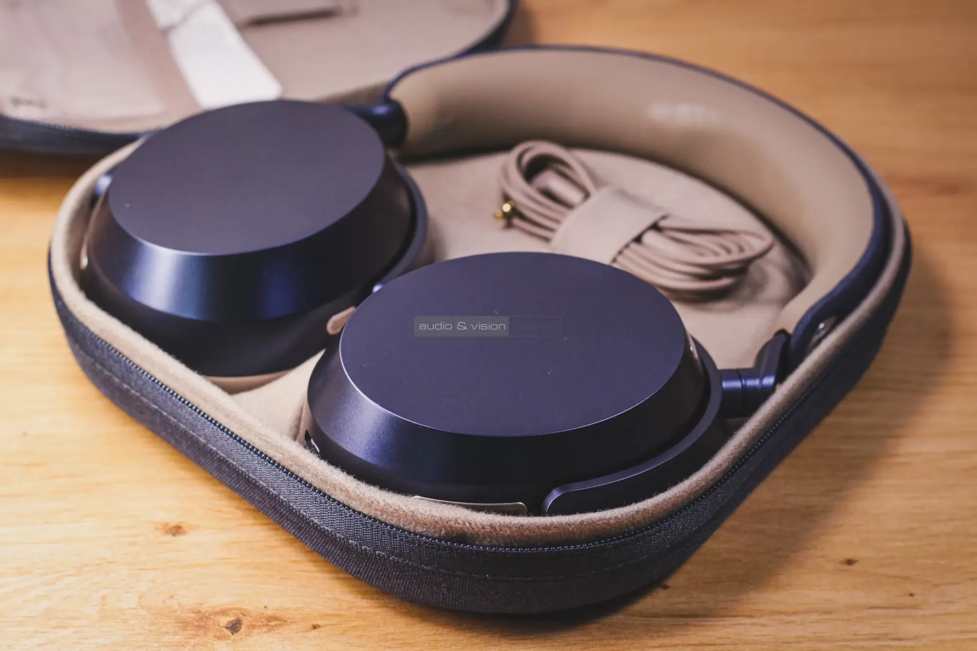 Sennheiser MOMENTUM 5 Wireless Bluetooth fejhallgató tok