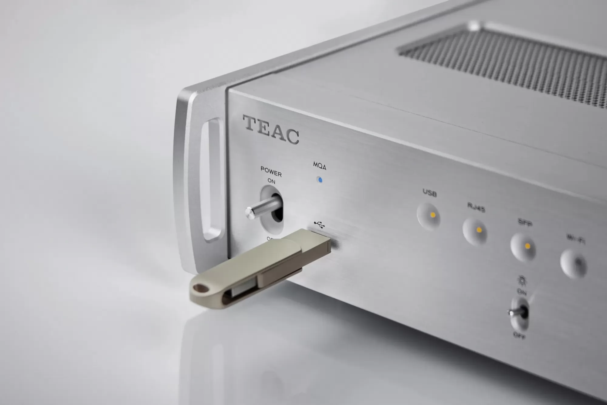 TEAC NT-507T hálózati futómű USB
