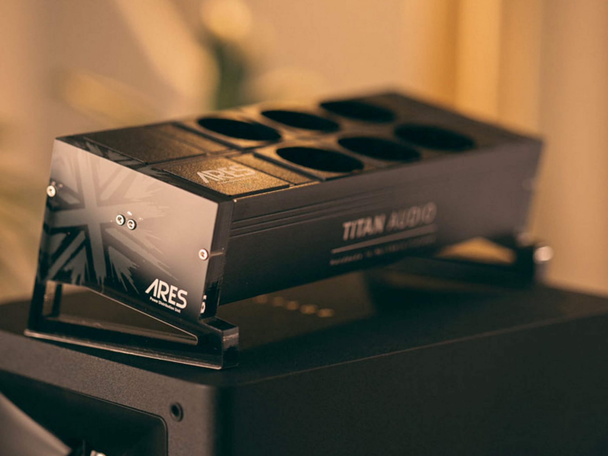 Titan Audio ARES tápelosztó