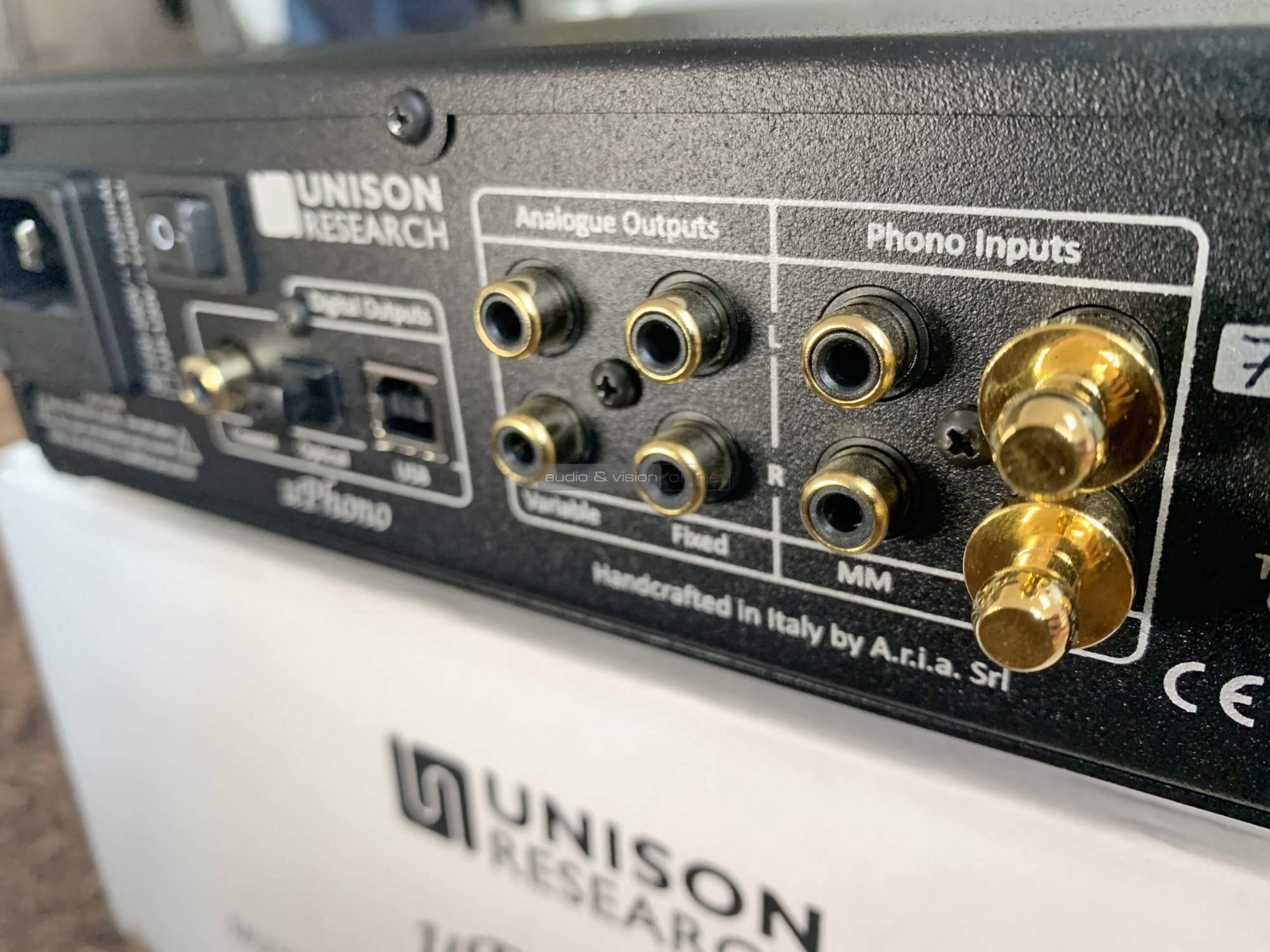 Unison Research uPhono plus phono előerősítő kimenetek