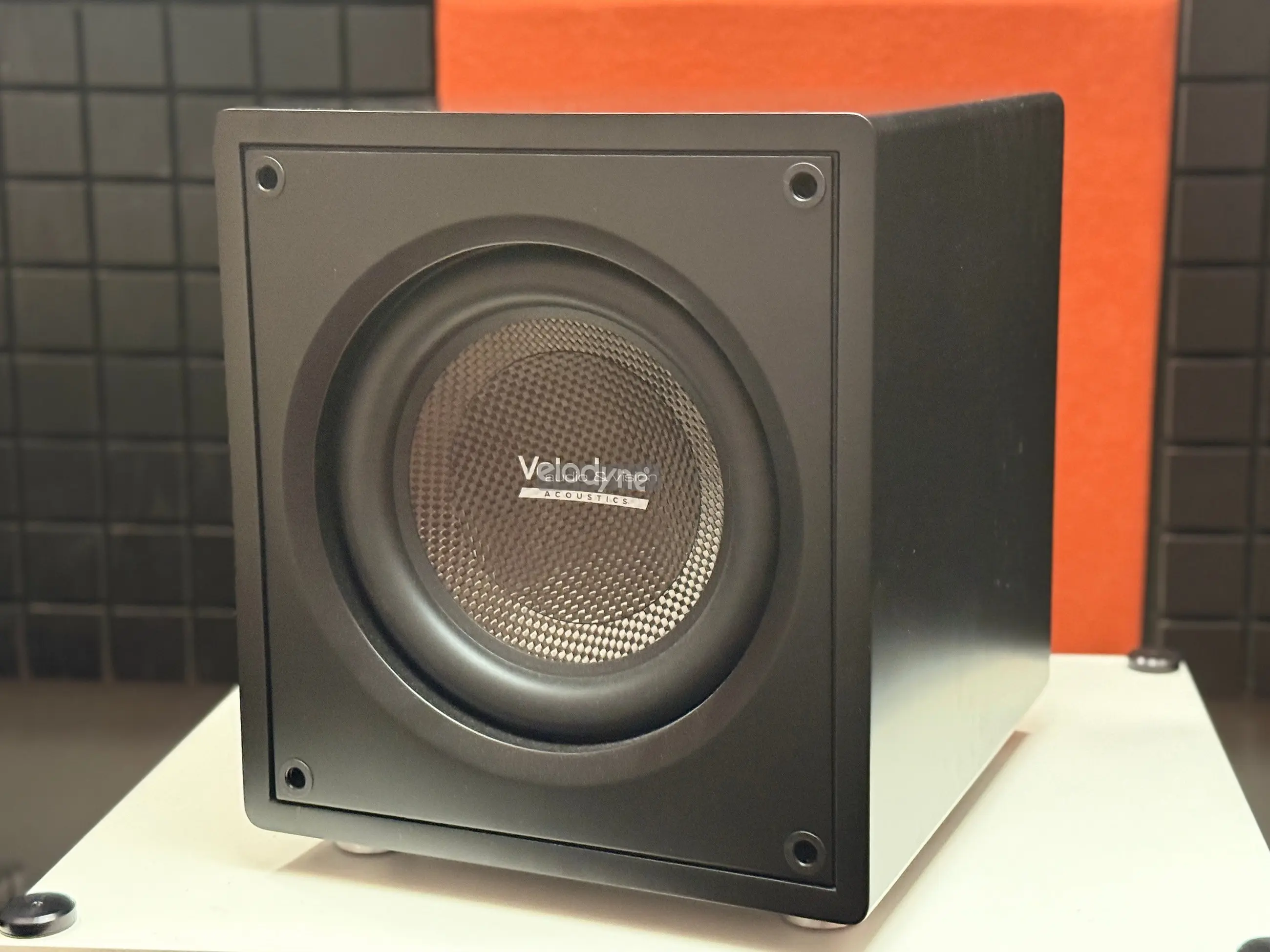 Velodyne VI-Q 10 mélyláda