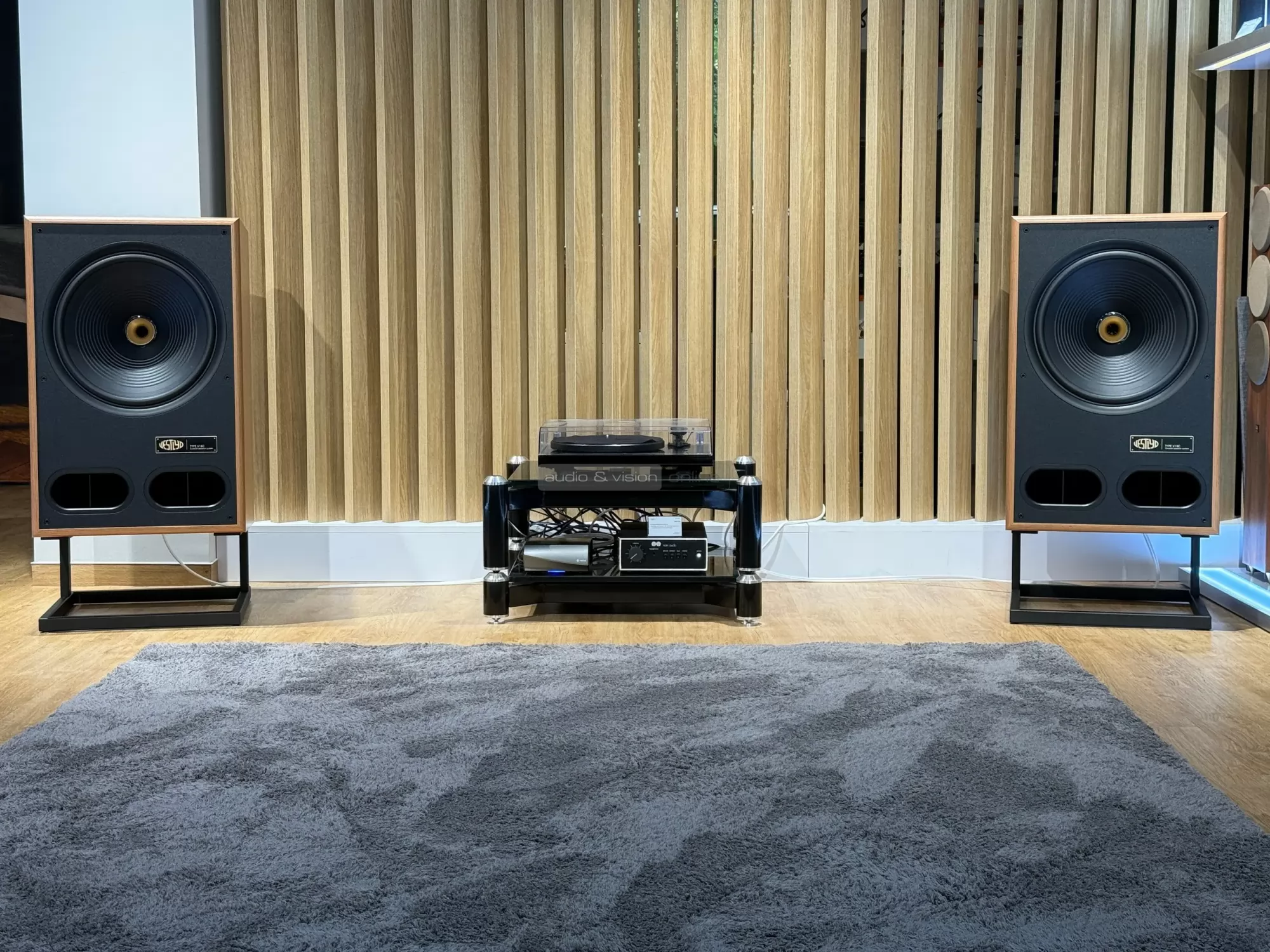 Vestlyd V15C hangfal