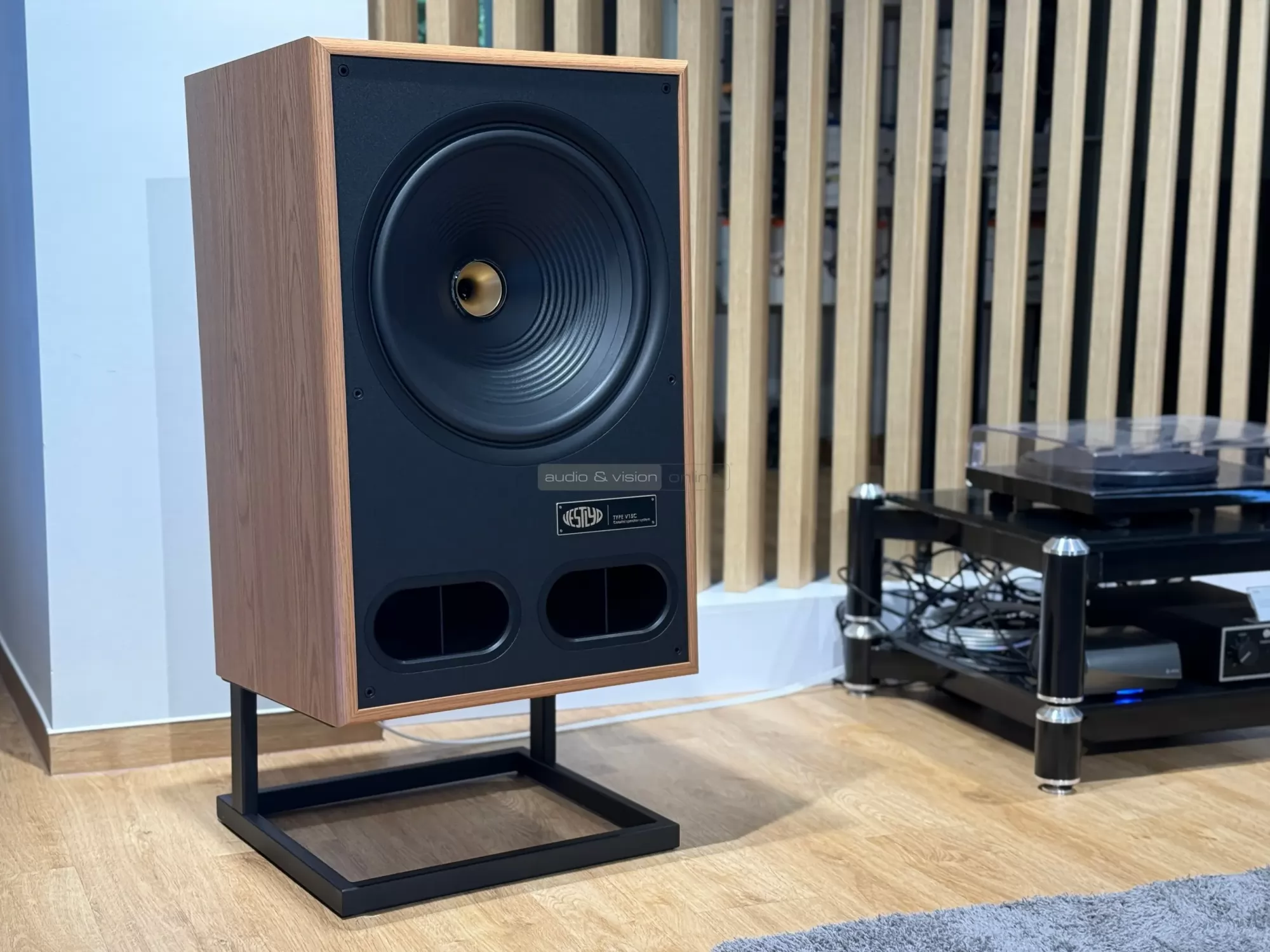 Vestlyd V15C hangfal